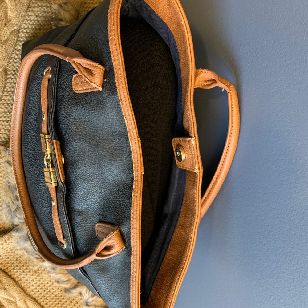 Shoulder Bag - Picture 4 of 9